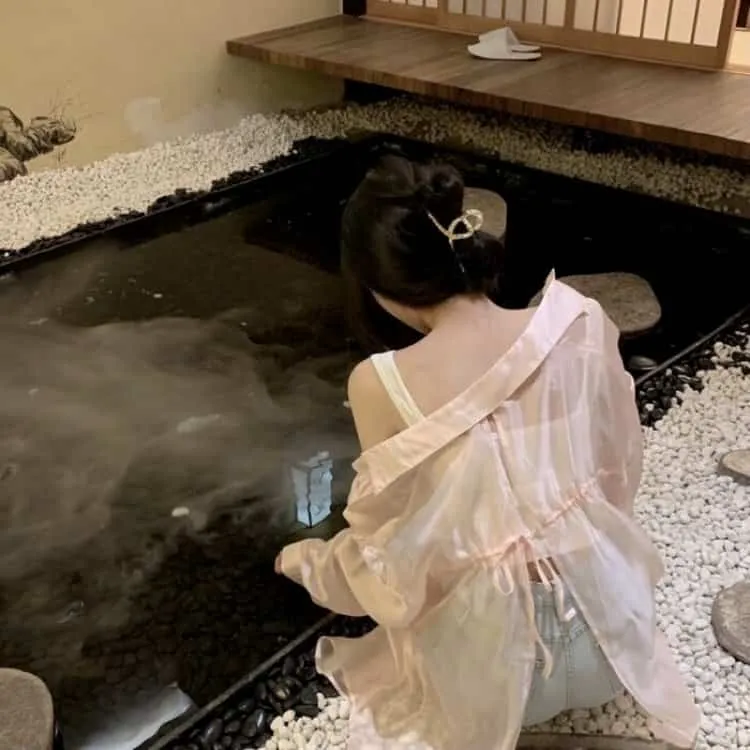 经典流浪剧团《浮草》彩色修复版：四海为家的戏班子与私生子的恩怨情仇，画面极具美感